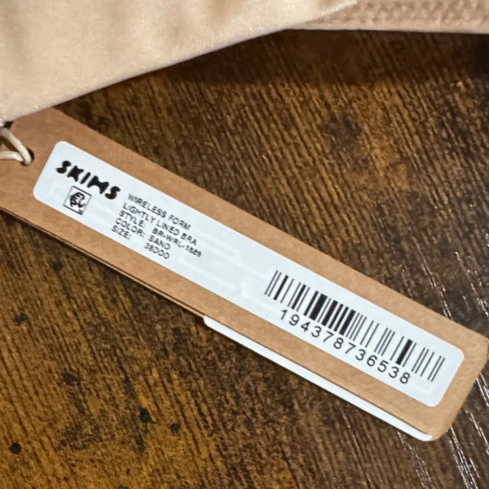 SKIMS SAND Wireless Form Bra No wire - Picture 3 of 5